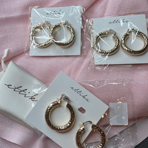 Ettika croissant swirled gold thick hoop earrings brand new - Picture 8 of 11